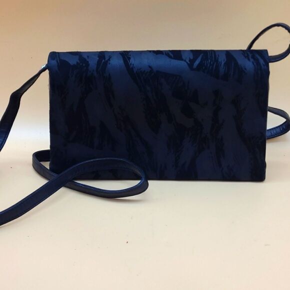 Authentic Gucci Crossbody Bag - Picture 2 of 13